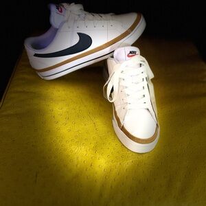 Nike White and Brown Court low